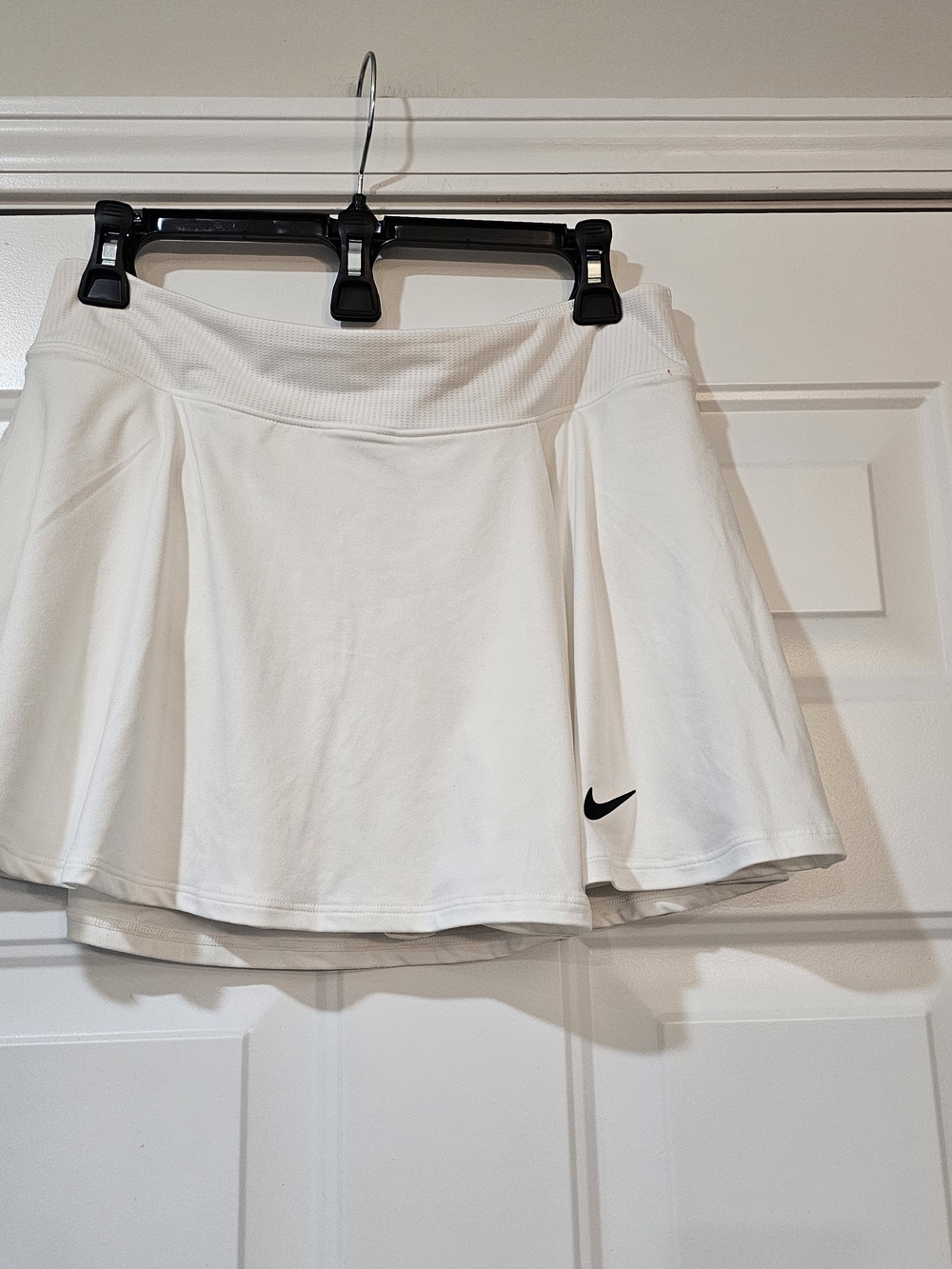Nike White Tennis Skirt with Swoosh Si,e Large {Bx22}